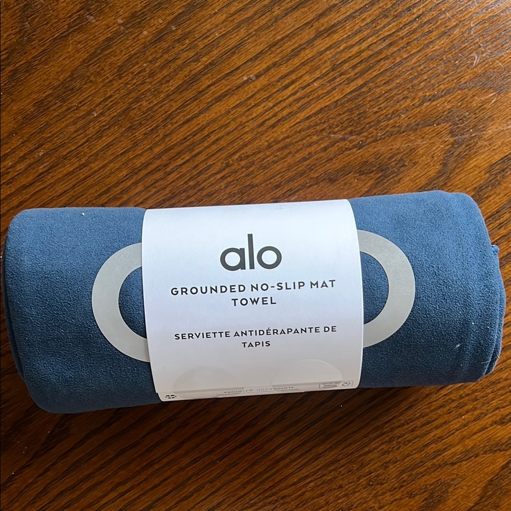 NWT Alo Grounded Yoga Mat Towel - Blue